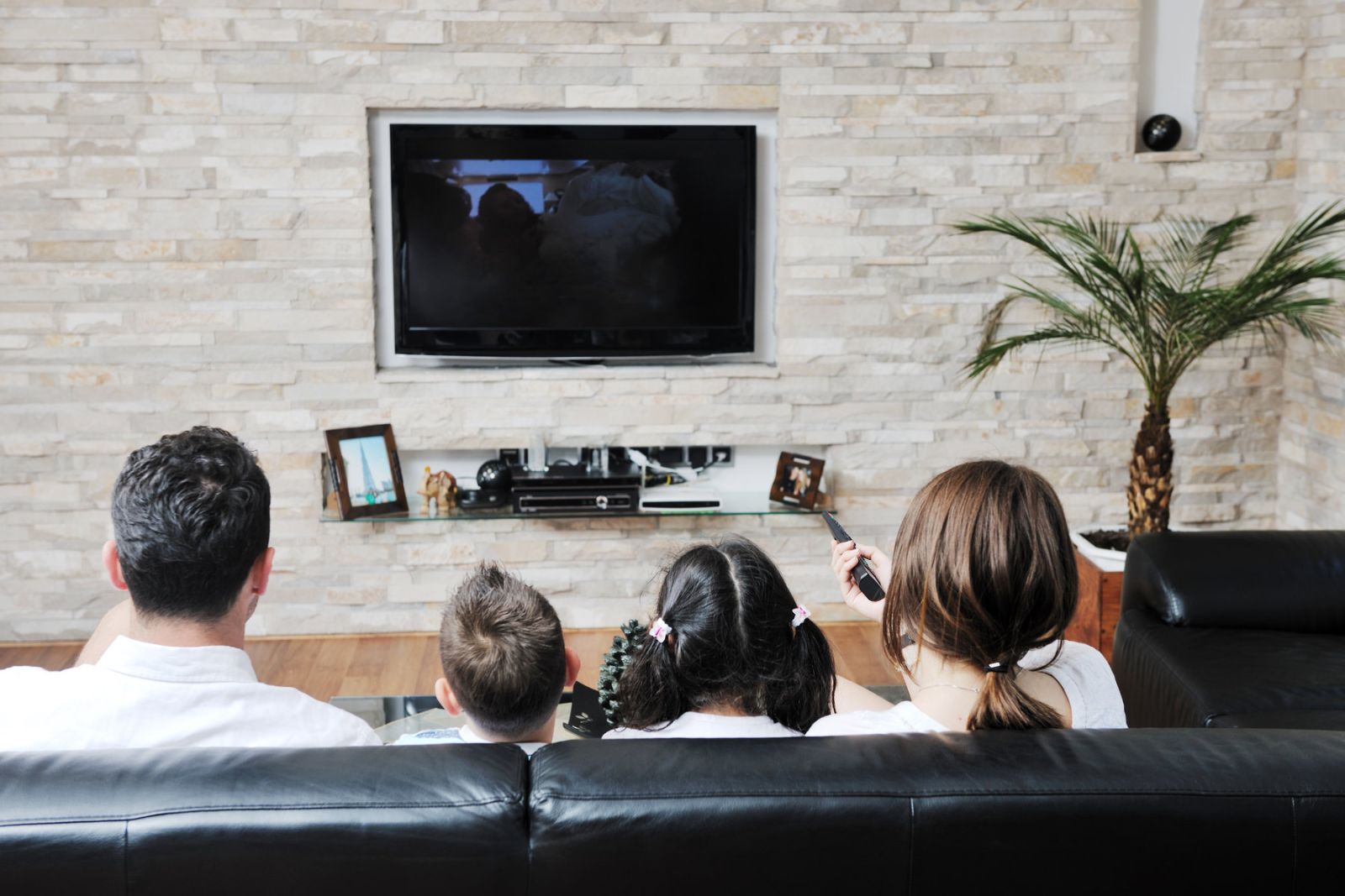 tv show in spanish family watching tv together