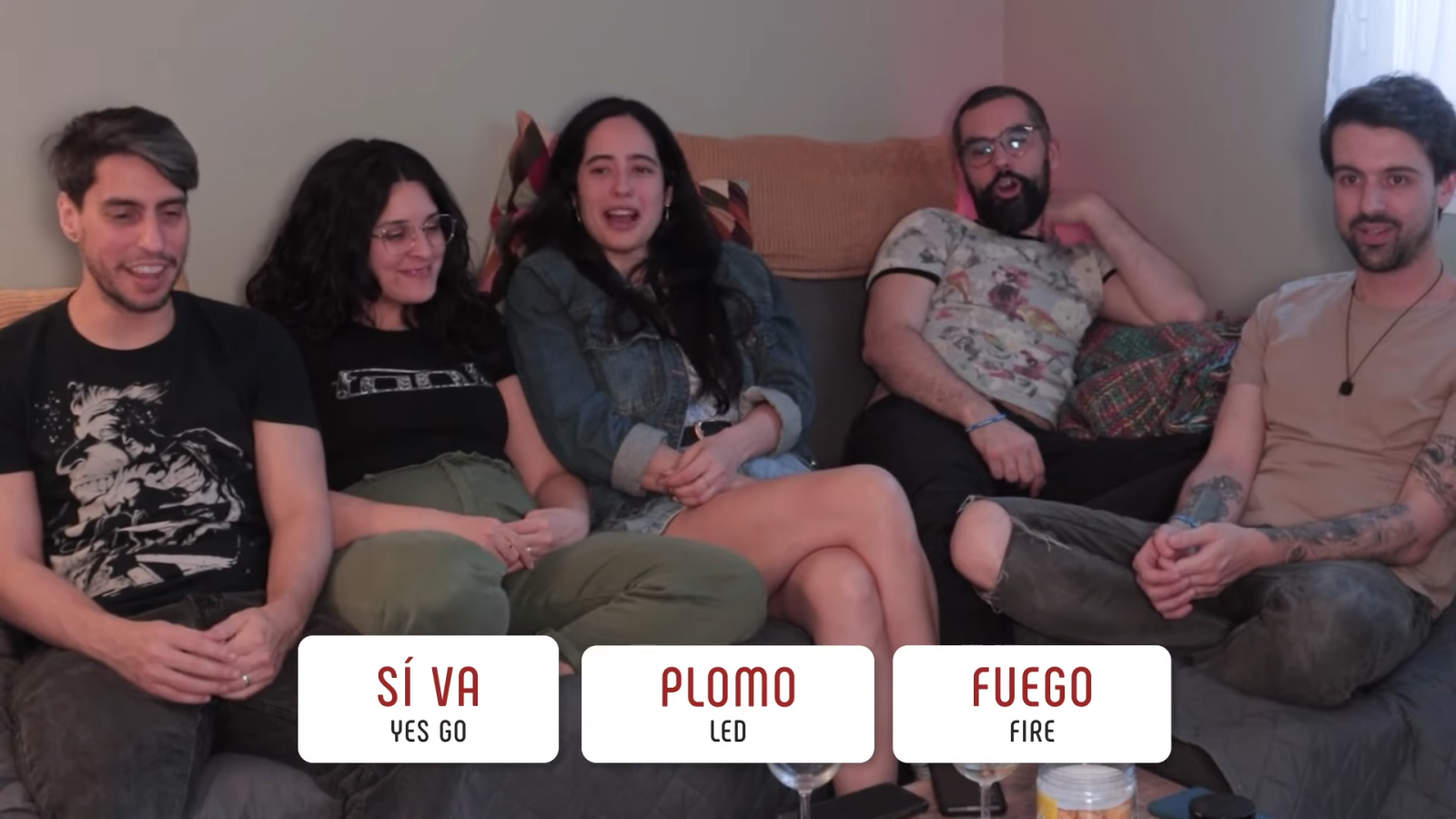 venezuelan spanish with group of friends